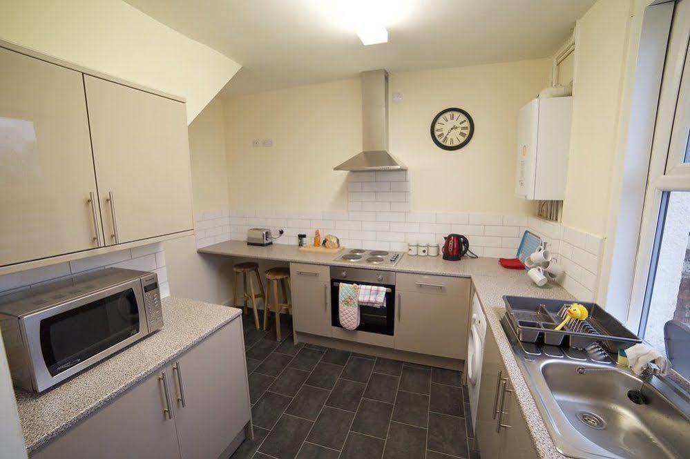 Bristol Serviced Lets - 152/154 Bath Road Екстер'єр фото