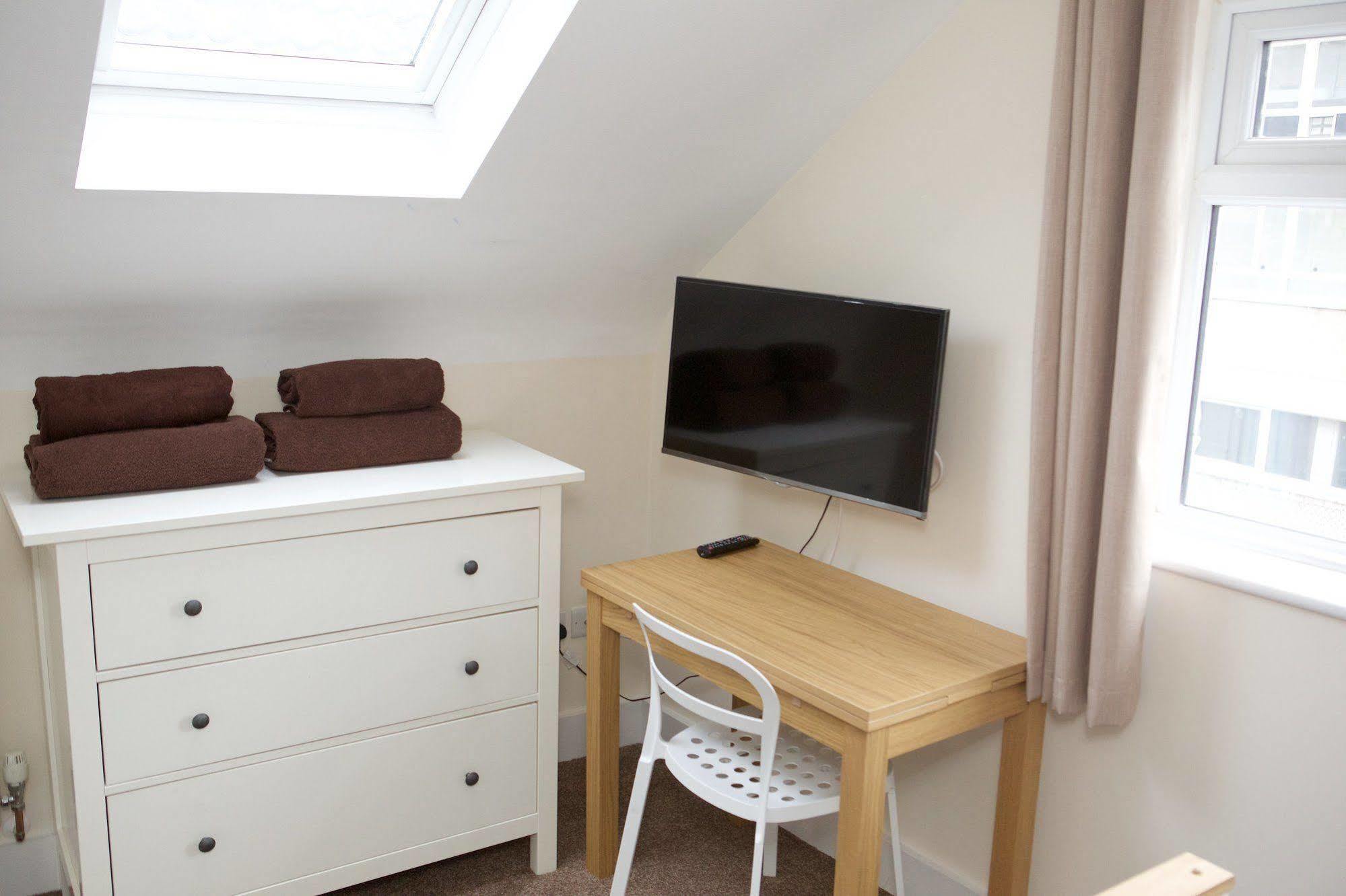 Bristol Serviced Lets - 152/154 Bath Road Екстер'єр фото